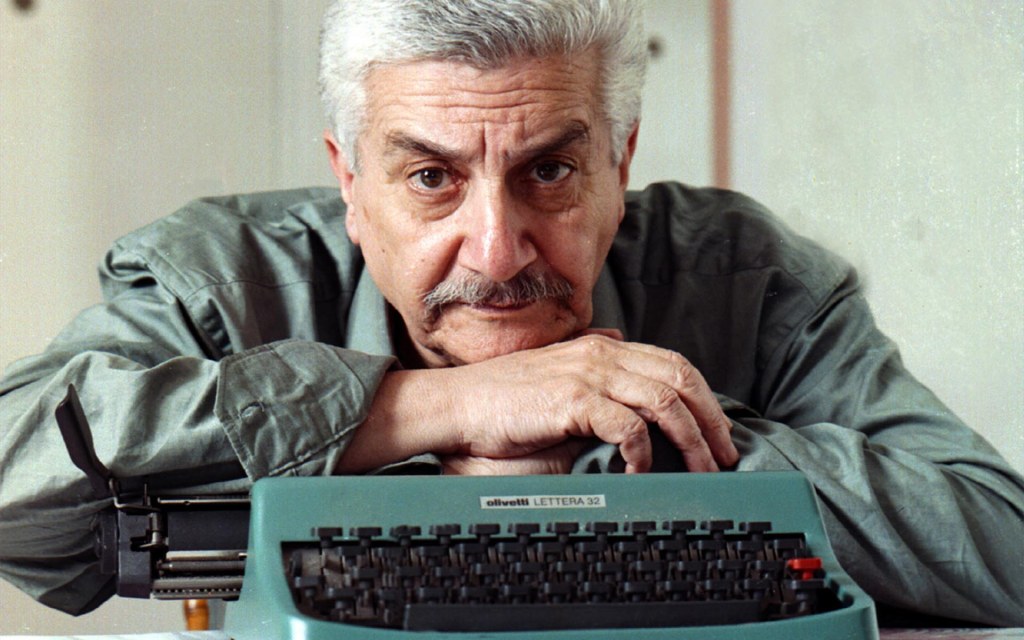 Poesía: Leónidas Lamborghini – No salgas, dilata (a una rosa) [Reescritura del soneto “A una rosa” de Luis de&nbsp;Góngora]